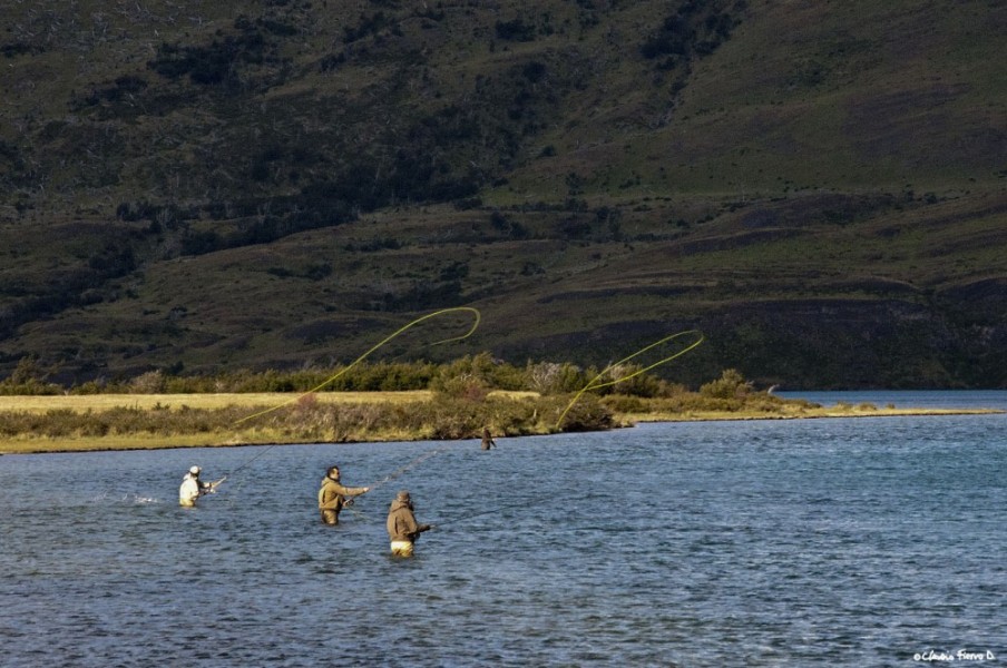 Excursiones de pesca con mosca Río Serrano, Patagonia